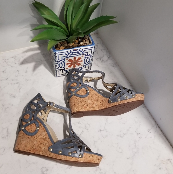 ADRIENNE VITTADINI LEATHER WEDGE LEATHER SANDALS. - Picture 4 of 7